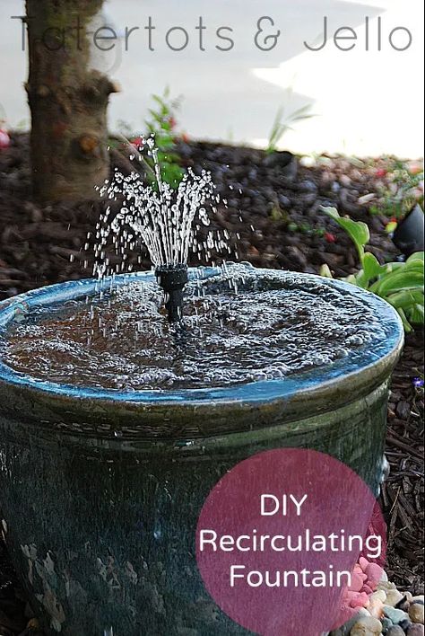 Make a DIY Recirculating Fountain for your yard out of a pot! Diy Patio Ideas, Spring Diy Projects, Diy Solar Fountain, Bench Garden, Diy Water Feature, Diy Frühling, Diy Water Fountain, Outdoor Patio Diy, Diy Bird Bath