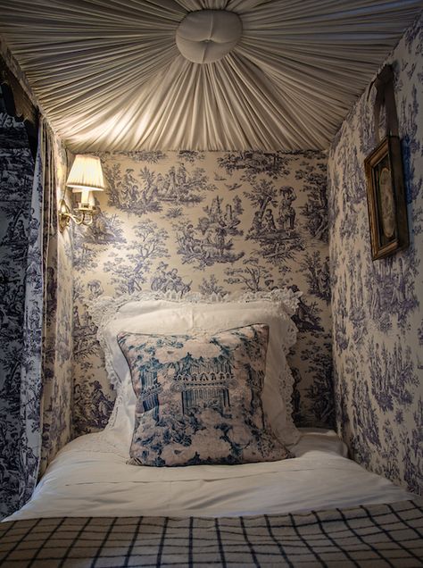 6 Ways to Embrace Toile de Jouy in Your Modern-Day Abode | The Study Sleeping Nooks, Alcove Beds, Toile Decor, French Colours, Bed Inspo, Romantic Bedrooms, Wood Floor Pattern, Brass Toilet, Brass Toilet Paper Holder