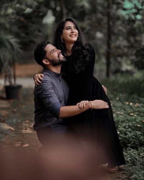 4k Couple Pic, Himesh Reshammiya, Pre Wedding Photoshoot Outfit, Pre Wedding Photoshoot Outdoor, Indian Wedding Couple Photography, Wedding Photoshoot Poses, Romantic Couples Photography, Cute Couples Photography, Wedding Couple Poses Photography