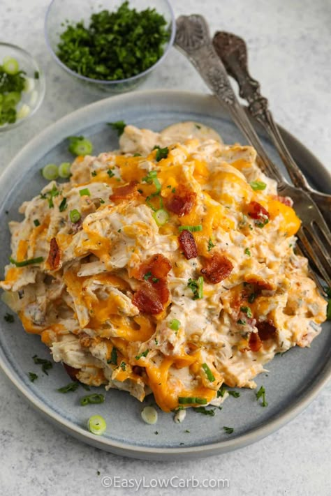 Baked Crack Chicken (Easy Keto Recipe) - Easy Low Carb Crock Pot Shredded Chicken Recipes, Crock Meals, Weight Watchers Meals Dinner, Crockpot Meal, Ww Food, Weight Watcher Meals, Weight Watchers Chicken, Weight Watchers Food, Weight Watchers Recipes Desserts