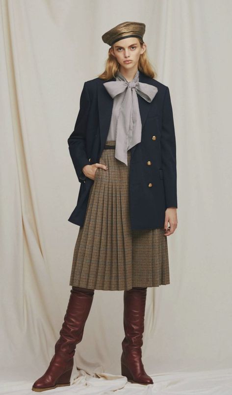 Old English Fashion, Preppy Winter Coat, British Preppy, English Outfit, Old Objects, Unique Background, Tartan Fashion, Preppy Winter, English Fashion