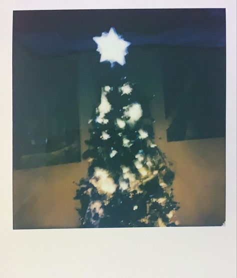 Spotify Christmas Cover, Christmas Album Covers Aesthetic, Polaroid Icon Aesthetic, Christmas Spotify Cover, Winter Polaroid, Christmas Album Covers, Late 90s Aesthetic, Christmas Polaroid, Polaroid Pics