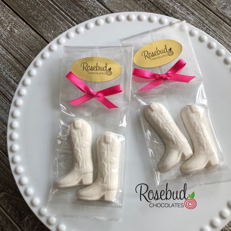 Western Theme Party Favors, Boots And Bling Party Theme, Vaquero Theme Party, Cowboy Boot Centerpieces, Western Gala, Candy Apples Diy, Western Wedding Favors, Cowboy Party Favors, Western Centerpieces