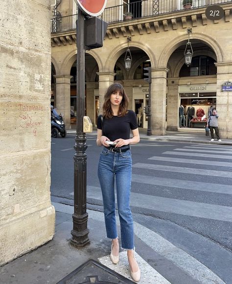 Parissiene Style Summer, Boyfit Jeans, Tita Outfit, Parisian Outfit, Smart Casual Women Outfits, Simple Street Style, Parisienne Style, Models Off Duty Style, Blue Jean Outfits