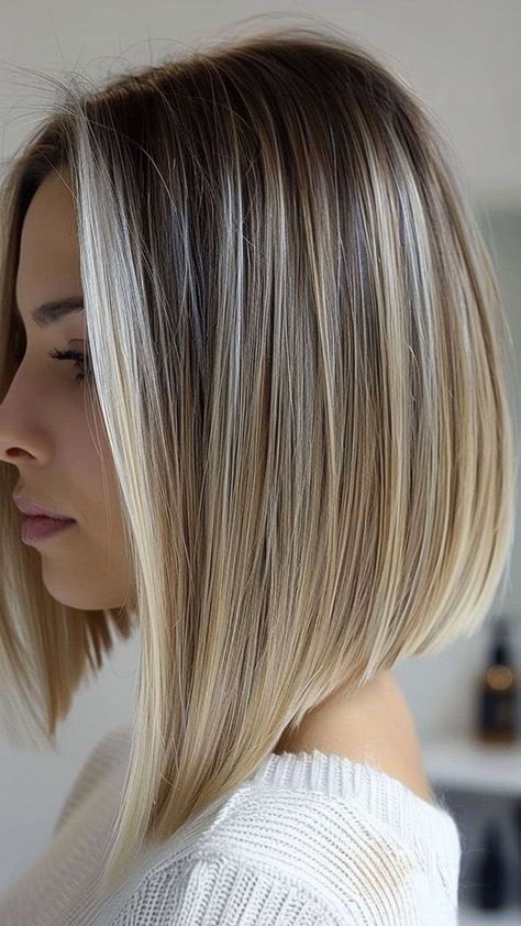 Hair Long Bob Blonde, Graduated Bob Haircuts Long, Bob Haircut Long Face, Inverted Blonde Bob, Bob Haircut 2024, Medium Length Inverted Bob, Long Inverted Bob Hairstyles, Medium Blonde Bob, Bob Inverted