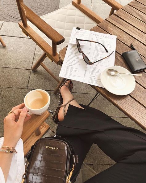 Cream Aesthetic, Coffee Photography, Classy Aesthetic, Aesthetic Coffee, Coffee Date, Chloe Faye, Beige Aesthetic, A Cup Of Coffee, Coffee And Books