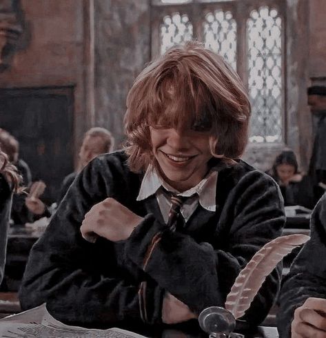 Football Anime, Ron Weasley Aesthetic, Tattoo And Meaning, Weasley Aesthetic, Weasley Harry Potter, Ron And Harry, Harry Potter Ron Weasley, Ronald Weasley, Harry Potter Ron