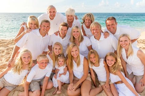 Pictures In Hawaii, Hawaii Photo Ideas, Photos Bff, Beach Wedding Attire, Beach Pictures Friends, Family Beach Pictures, Beach Wedding Photography, Beach Pictures Poses, Family Portrait Photography