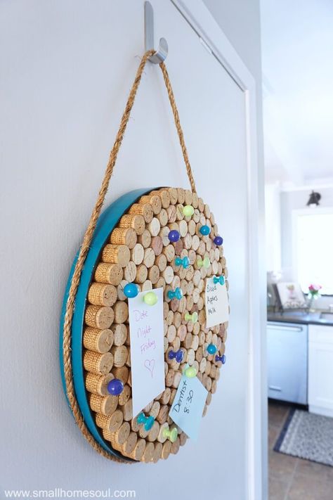 Wine Cork Board, Diy Cork Board, Diy Cork, Wine Cork Diy Crafts, Wine Cork Projects, Cork Crafts Diy, Wine Cork Diy, Wine Cork Art, Cork Projects