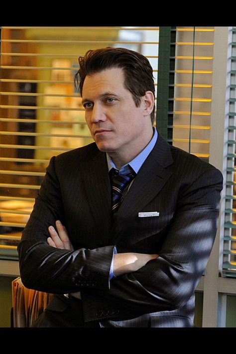 Holt McCallany has played villainous character roles in movies like Jade, fight club, etc. He'd be great working with Dwayne Johnson as one of "the invisible men." Plus if Michael Biehn, Chazz Palminteri, David Caruso and William Friedkin are involved, it'll be the second time working with them since Jade. Chazz Palminteri, Character Roles, Holt Mccallany, Michael Biehn, David Caruso, Csi Miami, Timmy T, Pilot Episode, Golden Boy