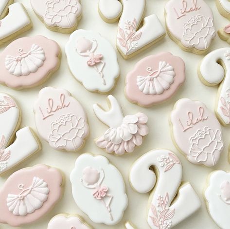 Ballet Cookies Royal Icing, Ballet Birthday Cookies, Tutu Cute 2nd Birthday Party Cookies, Ballerina Birthday Cookies, Tutu Cookies Decorated, Ballerina Decorated Cookies, Ballerina Cookies Decorated, Ballerina Party Food, Tutu Cookies