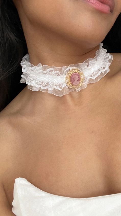 Marie Antoinette Aesthetic Coquette, Rococo Accessories, Marie Antoinette Outfit, Rococo Fashion Modern, Marie Antoinette Costume Diy, Rococo Outfit, Rococo Necklace, Marie Antoinette Jewelry, Marie Antoinette Costume Halloween