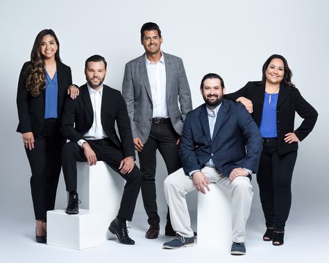 Company Group Photoshoot Ideas, Office Group Photo Ideas, Work Group Photo Ideas, Group Work Photos, Work Group Photo, Corporate Team Photos, Professional Group Photos Business, Team Corporate Photoshoot, Group Corporate Photoshoot