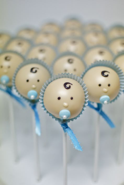 Baby Shower Kuchen, Gateau Baby Shower Garcon, Baby Cake Pops, Cake Pop Designs, Baby Shower Snacks, Baby Shower Chocolate, Baby Shower Sweets, Cake Pop Decorating, Idee Babyshower