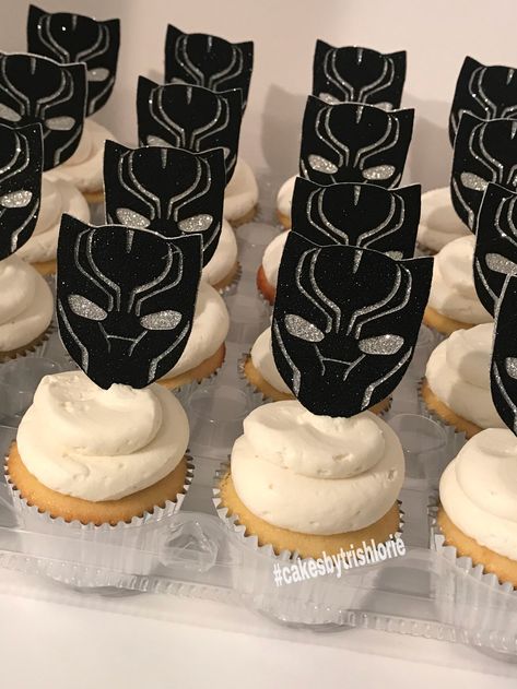 Black Panther Theme Cupcakes Birthday Party Black Panter, Black Panther Cupcakes Ideas, Black Panther Theme Party, Black Panther Themed Birthday Party, Wakanda Forever Party Theme, Black Panther Cookies, Wakanda Birthday Party, Black Panther Cupcakes, Black Panther Cupcake Toppers