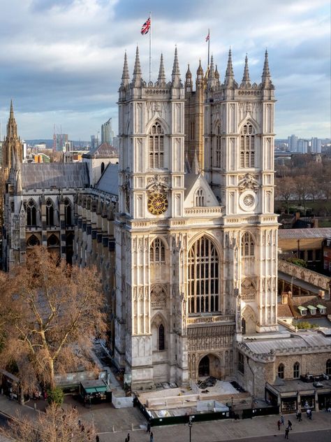 The Grand History of Westminster Abbey Westminster Abbey London, England Aesthetic, Westminster London, London Dreams, London Aesthetic, London Summer, London Architecture, London History, England And Scotland