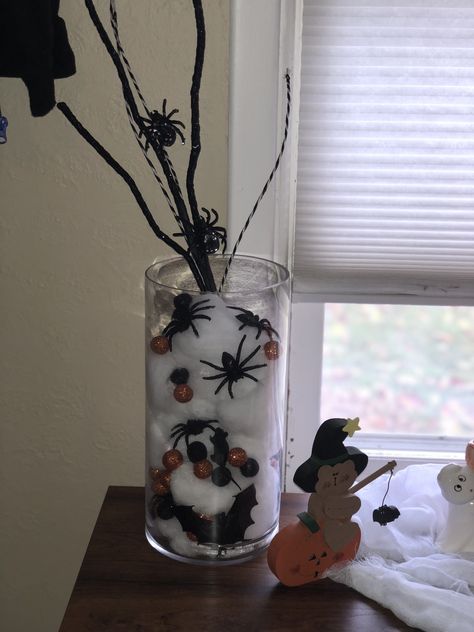 Halloween Glass Vase Filler Ideas, Vase Halloween Decor, Halloween Vase Filler, Halloween Vase Ideas, Halloween Vase Filler Ideas, Fall Vase Filler Ideas, Glass Vase Filler Ideas, Front Entry Table, Front Entry Tables