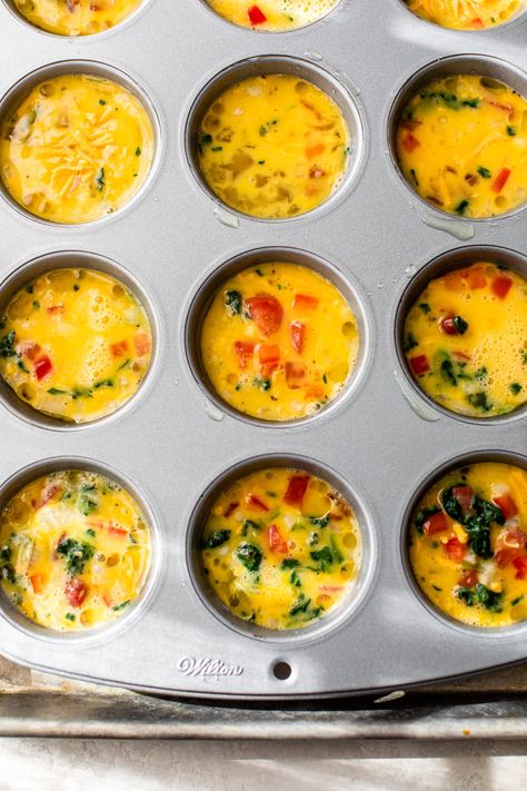 Fill these easy loaded egg muffins with any combination of veggies, cheese, and meats. Perfect to make ahead for the week. #eggs #eggmuffins #lowcarb #breakfast #healthyrecipes #healthybreakfast #weighwatcherrecipes Egg Beater Muffin Cups, Omelet Ingredients, Skinnytaste Breakfast, Macro Breakfast, Valentine Brunch, Baked Omelet, Fod Map, Omelet Muffins, Best Egg Recipes