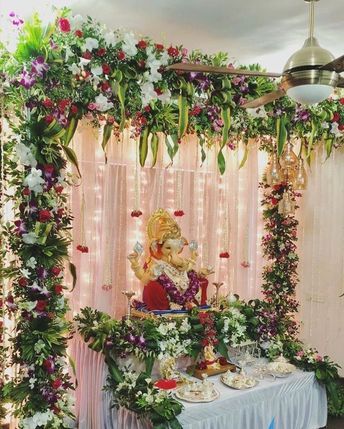 Kirtan Decoration At Home, Best Ganpati Decoration At Home, Ganpati Decoration Theme Ideas, Gauri Decoration, Flower Decoration For Ganpati, Ganpati Decoration Theme, Mandir Decoration, Ganesh Chaturthi Decoration, Home Flower Decor