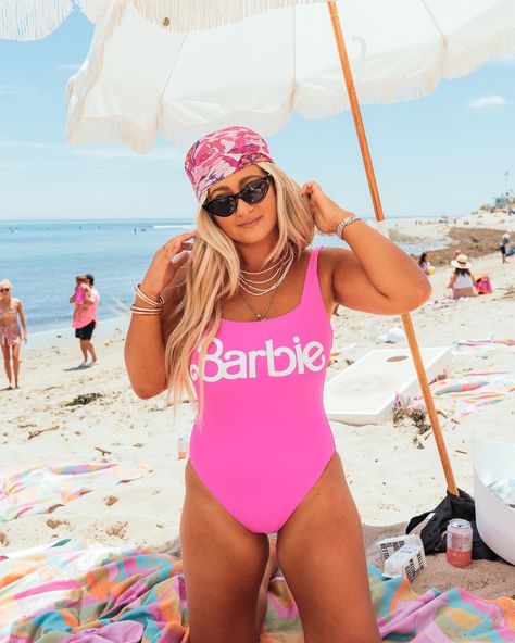 Beach Barbie Costume, Barbie Beach Outfit, Barbie Pool Party Outfit, Beach Barbie Outfit, Nashville Fits, Barbie Boy, Barbie Pool, Barbie Pool Party, Beach Barbie