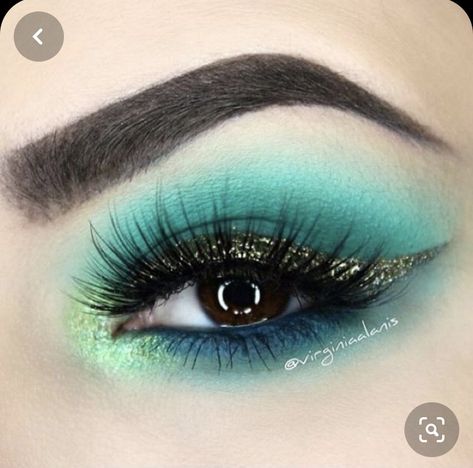 Metallic Eye Makeup, Glitter Shadow, Crazy Eyes, Green With Envy, Favorite Makeup Products, Beauty Guide, Eye Look, Liquid Eyeshadow, Beauty Eyes