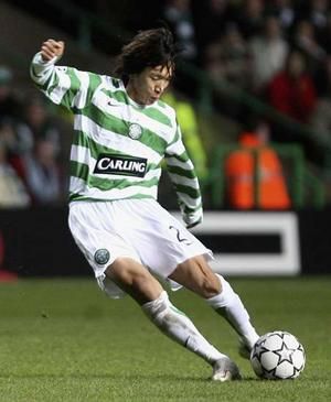 Shunsuke Nakamura, Japan (Yokohama Marinos, Reggina, Celtic Glasgow, Espanyol… Celtic Champions League, Celtic Players, Pele Football, Japan Yokohama, God Of Football, Japan Soccer, Celtic Football, Old Firm, Celtic Legends