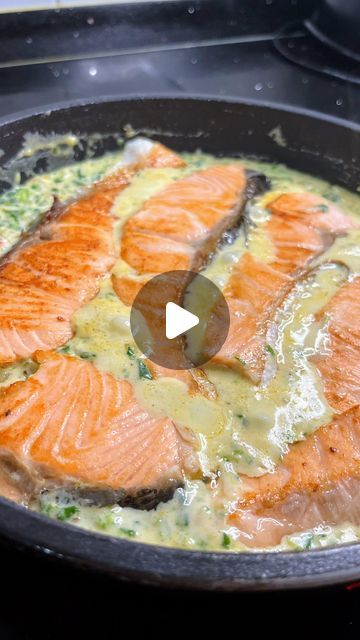 Salmon And Sauce, Salmon Simple Recipe, How Do You Cook Salmon, Salsa Salmon Recipes, Salmon Recipes Videos, Receta Salmon, Salmon En Salsa, Salmon Steak Recipes, Beer Battered Fish Recipes