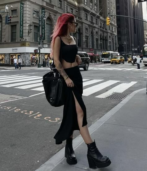 Goth Summer Outfits, Red Long Hair, Summer Goth Outfits, Grunge Girl Aesthetic, Dark Beauty Fashion, Luanna Perez, Black Skirt Outfits, Chunky Heeled Boots, Casual Goth