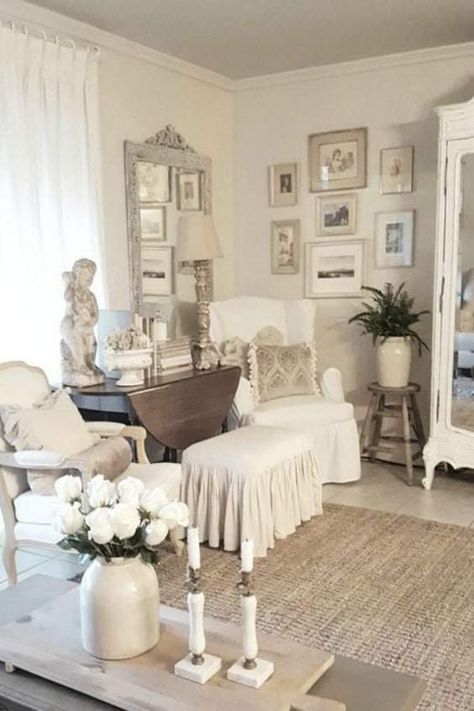 Country French Farmhouse, Country Living Room Design, French Country Rug, French Country Living, Vibeke Design, Popular Interior Design, Decoration Shabby, Farmhouse Interior Design, French Country Bedrooms