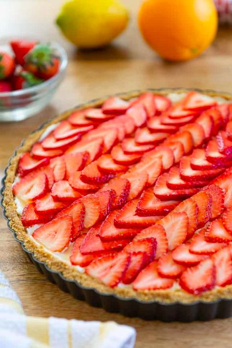 Strawberry Tart - No Bake Recipe with Graham Cracker Crust, Mascarpone Filling, and Fresh Strawberries #strawberrytart #strawberries #mascarpone #graham Strawberry Cheesecake Parfaits, Baked Graham Cracker Crust, Strawberry Tarts Recipe, Mascarpone Filling, Graham Cracker Recipes, Cheesecake Parfaits, Tart Filling, Strawberry Tart, Baked Strawberries