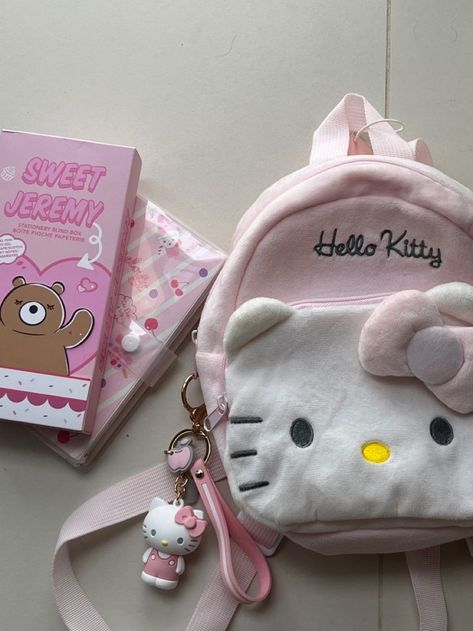 Kitty Clothes, Hello Kitty Aesthetic, Hello Kitty Bag, Hello Kit, Pink Hello Kitty, Hello Kitty My Melody, Pink Girly Things, Hello Kitty Pictures, Hello Kitty Items