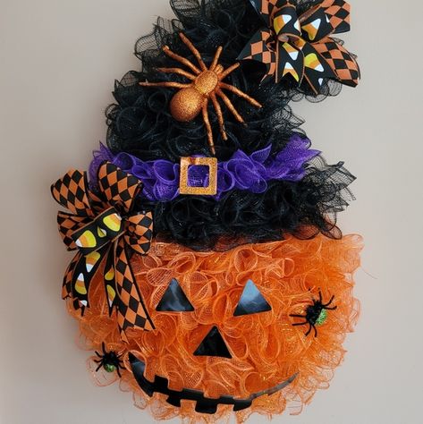 Halloween Wreaths For Front Door, Mesh Crafts, Deco Mesh Crafts, Spooky Ideas, Fall Deco Mesh Wreath, Halloween Mesh Wreaths, Halloween Door Wreaths, Fall Deco Mesh, Deco Mesh Wreaths Diy