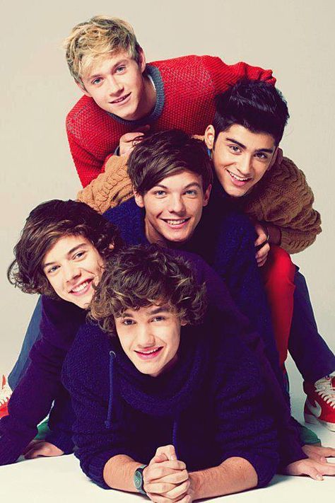 so cute <3 One Direction Photoshoot, Four One Direction, One Direction Lockscreen, One Direction Images, One Direction Wallpaper, One Direction Photos, One Direction Humor, One Direction Harry, One Direction Pictures