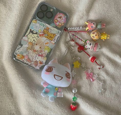 Kawaii Phone Accessories, Phone Case Animal Crossing, Ur Annoying, Sticker Hello Kitty, Aesthetic Cute Cat, Phonecase Aesthetic, Technology Aesthetic, Aesthetic Keychain, Gloomy Coquette