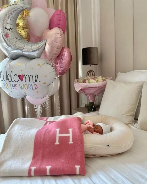 It's Baby Girl, Baby Ideas Photo, Welcome To The World Baby Girl, Baby Things Aesthetic, Birth Aesthetic, Baby With Mom, Baby Girl Aesthetic, Welcome Baby Girl