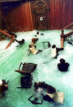 RMS Titanic's First Class Grand Staircase Sinking (movie) Titanic Behind The Scenes, Titanic Aesthetic, Titanic Underwater, Zero Escape, Titanic Facts, Titanic 1997, Titanic History, Water Flood, Titanic Ship