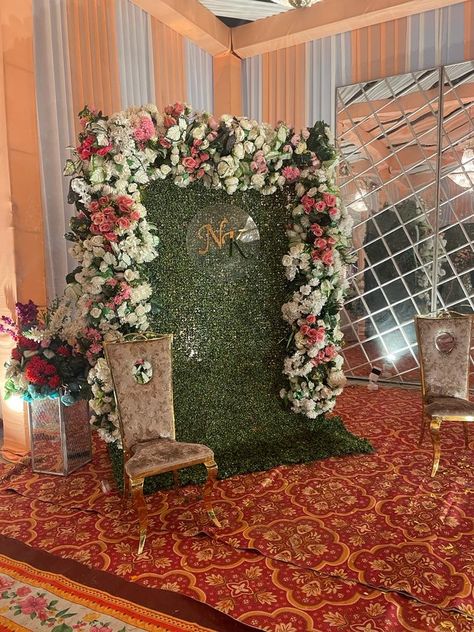 Photo Booth For Wedding Indian, Wedding Selfie Booth, Selfie Point Ideas, Selfie Point, Selfie Booth, Flower Garland Wedding, Desi Wedding Decor, Wedding Photo Booth, Flower Garland