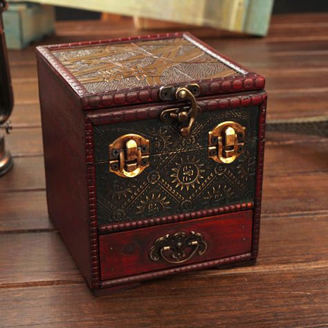 Cheap shipping European retro antique box creativity jewelry box multi-drawer dressing box treasure chest with mirror Wooden Treasure Chest, Jewelry Box With Lock, Vintage Home Accessories, Chinese Vintage, Jewelry Storage Box, Box Chest, Jewelry Chest, Creative Storage, Vintage Jewelry Box