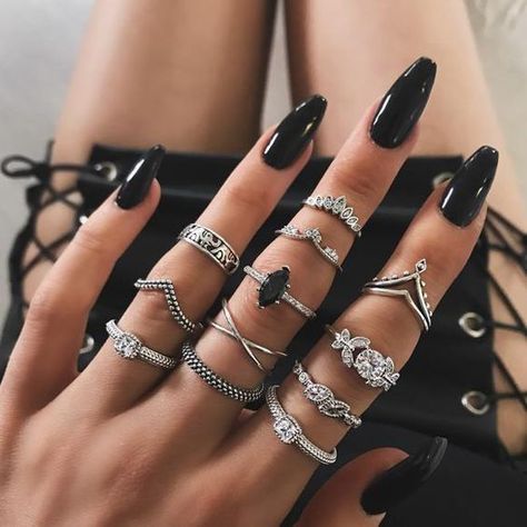 black nails ring rings black nail black nails Nails And Rings, Hand Jewelry Rings, Filmy Vintage, Edgy Jewelry, Nail Ring, Black Nail, Nail Jewelry, Dope Jewelry, Cute Rings