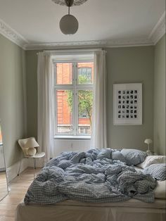 Juna Design Bedding, Bedroom Inspo Scandinavian, Swedish Interior Design Bedroom, Small Room Clean Aesthetic, Swedish Bedroom Aesthetic, Room Inspo Scandinavian, Scandinavian Bedding Ideas, Scandinavian Bedroom Aesthetic, Scandivanian Interior