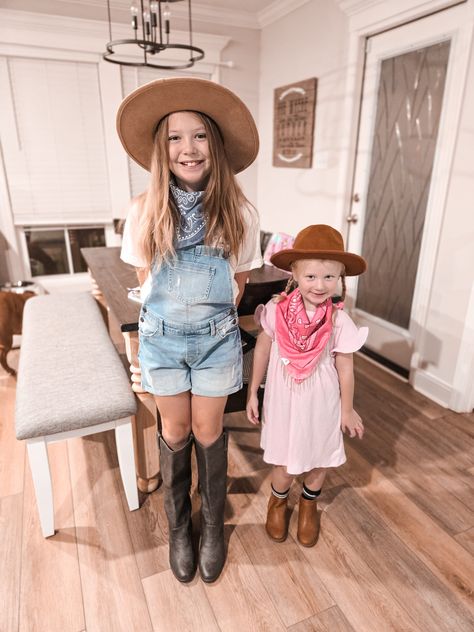 🤠👢Our gorgeous girls for cowgirl/cowboy day👢🤠 Kids Cowgirl Outfit, Cowboy Day Spirit Week, Girl Cowgirl Outfits, Western Day Outfit, Girls Cowgirl Outfit, Toddler Cowgirl Costume, Cowboy Costume Kids, Toddler Cowboy Costume, Girls Cowgirl Costume