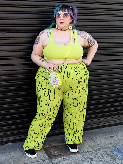 Funky Outfits Plus Size, Plus Alt Fashion, 2024 Plus Size Fashion, Funky Spring Streetwear Bottoms, Kidcore Plus Size, Plus Size Outfits Queer, Plus Size Maximalist Fashion, Weirdcore Pants, Colour Blocking Outfit