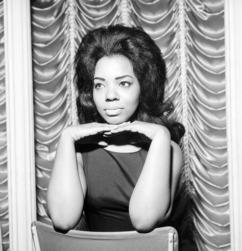 11Mary Wells small Mary Wells, 60s Girl, Tamla Motown, Unseen Images, Music Genius, Soul Artists, Four Tops, Old School Music, Vintage Black Glamour