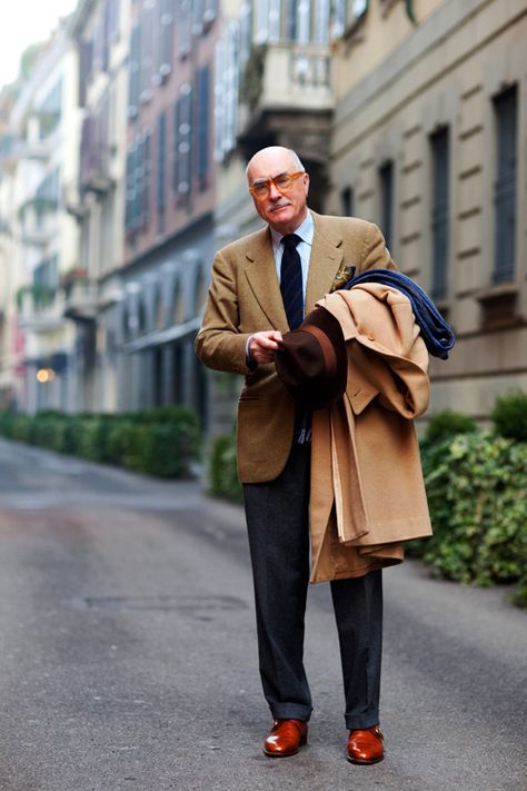 Luciano Barbera, Milano: Nice tan & gray combo.  Something to aspire to in old age Luciano Barbera, Suits And Sneakers, The Sartorialist, European Men, Older Man, Best Tan, Tailored Clothes, Dapper Gentleman, Italian Men