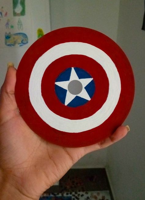 Vinyl Paintings Aesthetic, Dvd Art Aesthetic, Marvel Cd Paintings, Marvel Decorations Room, Easy Cd Painting Ideas, Dvd Pintados Aesthetic, Sidi Boyama, Ideas Para Pintar Cd, Dvd Decoration