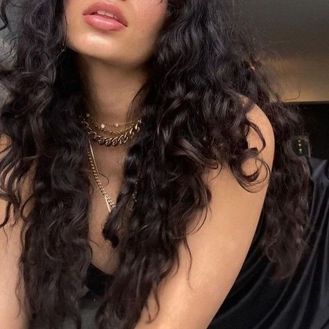 Curly Hair Faceless, Curly Hair Aesthetic Faceless, Olivia Baker, Heavy Hair, Jude Duarte, Tokio Revengers, Black Curly, Black Roses, Easy Hairstyle