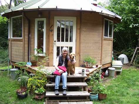 Yurt Life, Round House Plans, Yurt Home, Yurt Living, Micro House, Round House, Decks And Porches, Modular Homes, Covered Porch