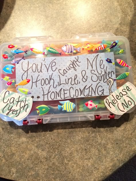 Tackle Box Hoco Proposal, Hoco Fishing Proposal, Fishing Hoco Posters, Fishing Homecoming Proposal Ideas, Hoco Proposals Ideas Fishing, Fishing Promposal Ideas, Fishing Hoco Proposals, Fishing Valentine Ideas For Him, Morp Proposal