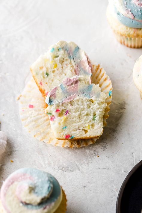 Funfetti Cupcakes with Unicorn Frosting - Baran Bakery Vanilla Frosting For Cupcakes, Confetti Cupcakes, Funfetti Cupcakes, Vanilla Cupcake Recipe, Types Of Desserts, Funfetti Cake, Bakery Recipes, Buttercream Frosting, Sweets Desserts