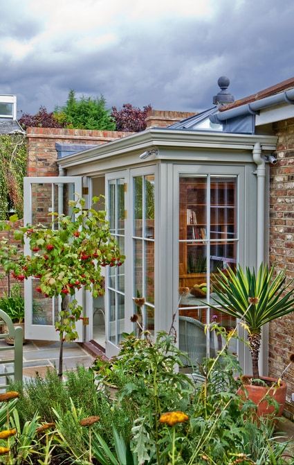 An Elegant Timber Orangery in the Suburbs - Westbury Garden Rooms Small Orangery Extension, Small Orangery, Orangery Extension Kitchen, Small Conservatory, Kitchen Orangery, Garden Ideas Budget Backyard, Orangery Conservatory, Conservatory Extension, Dining Garden